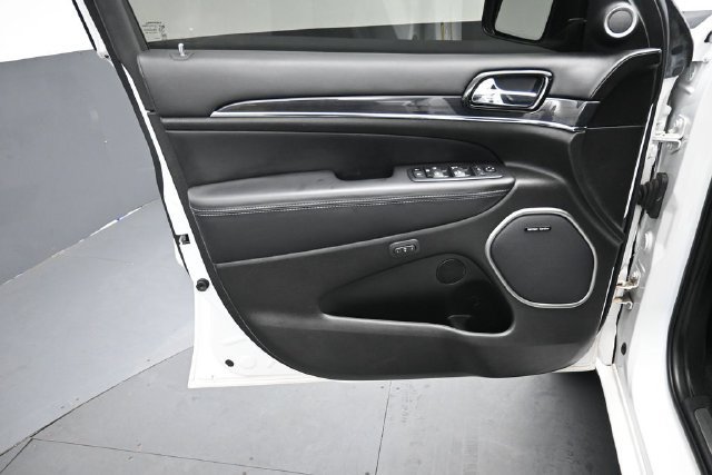 Used 2020 Jeep Grand Cherokee Overland AWD/4WD image 21