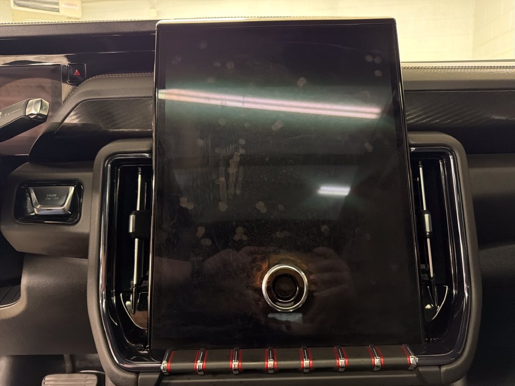 Used 2025 GMC Yukon AT4 w/ AT4 Premium Plus Package AWD/4WD image 23