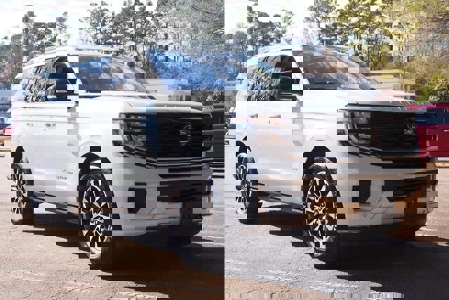 Certified 2025 Ford Expedition Platinum image 7