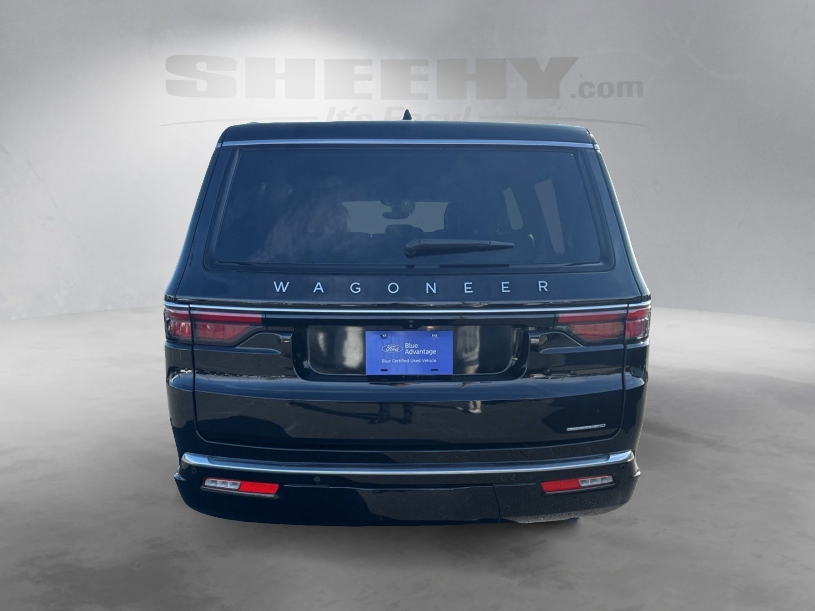 Used 2024 Jeep Wagoneer L Series III w/ Flexible Seating Group image 4