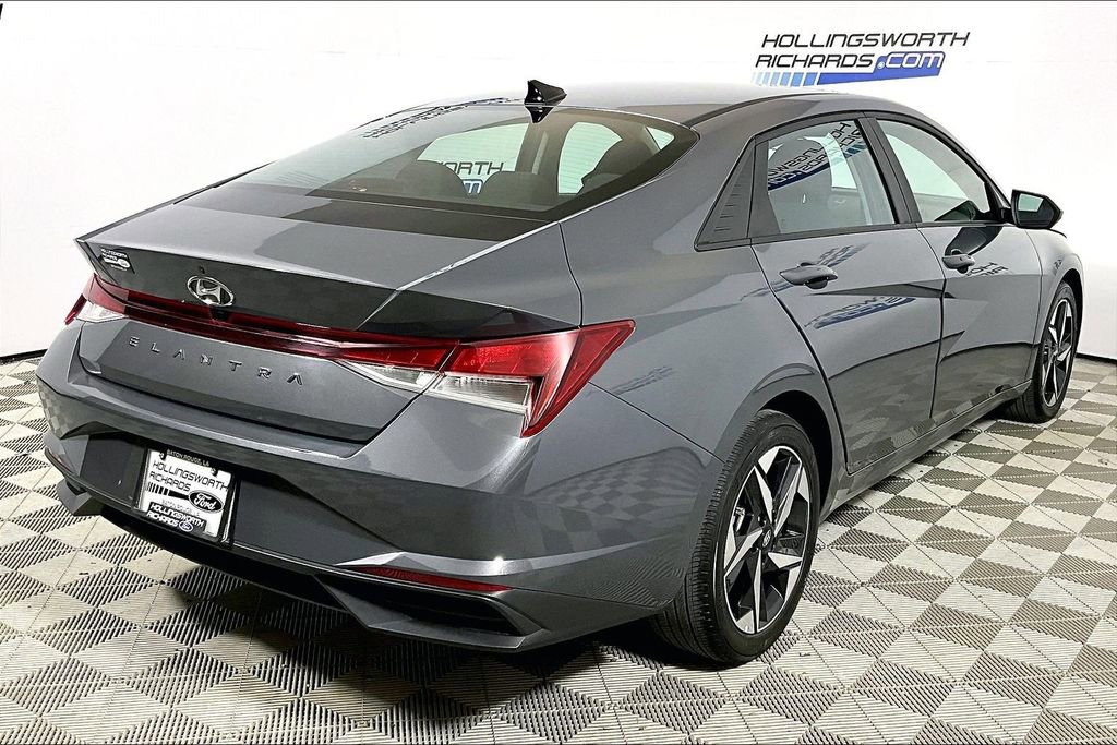 Used 2023 Hyundai Elantra SEL w/ Convenience Package image 9