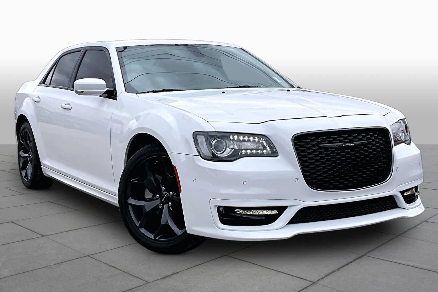 Used 2023 Chrysler 300 Touring L w/ Comfort Group RWD image 3