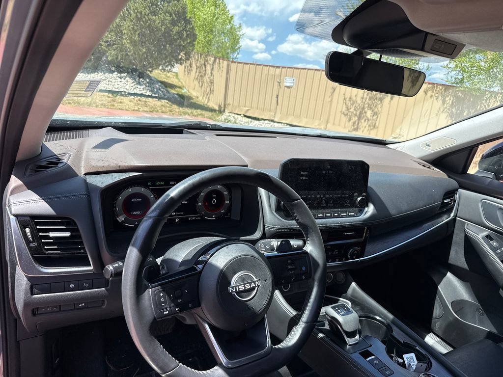 Used 2022 Nissan Rogue Platinum w/ Head-Up Display Package AWD/4WD image 13