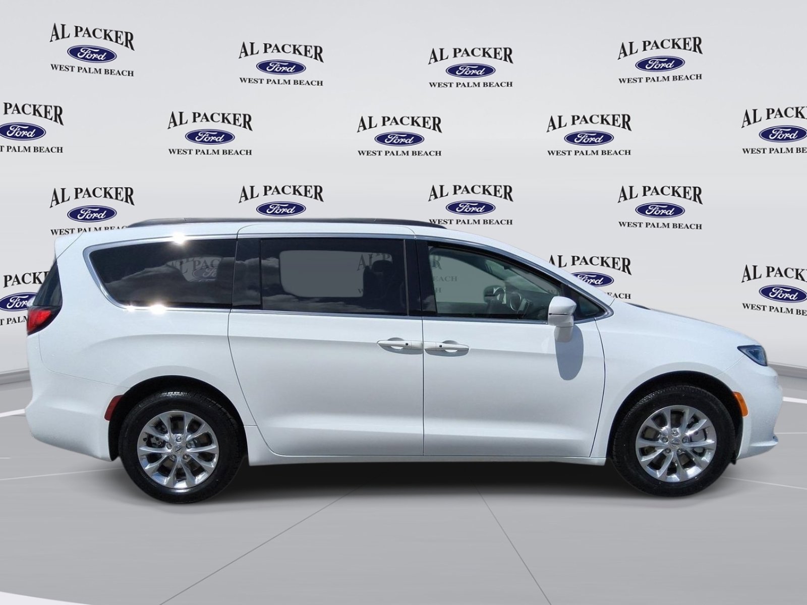 Used 2022 Chrysler Pacifica Touring-L AWD/4WD image 6