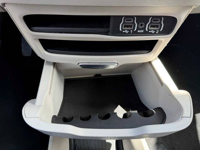 Used 2023 Chrysler Pacifica Touring-L FWD image 17