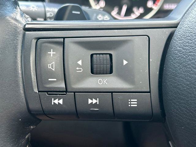 Used 2024 Nissan Pathfinder SV w/ SV Premium Package FWD image 25