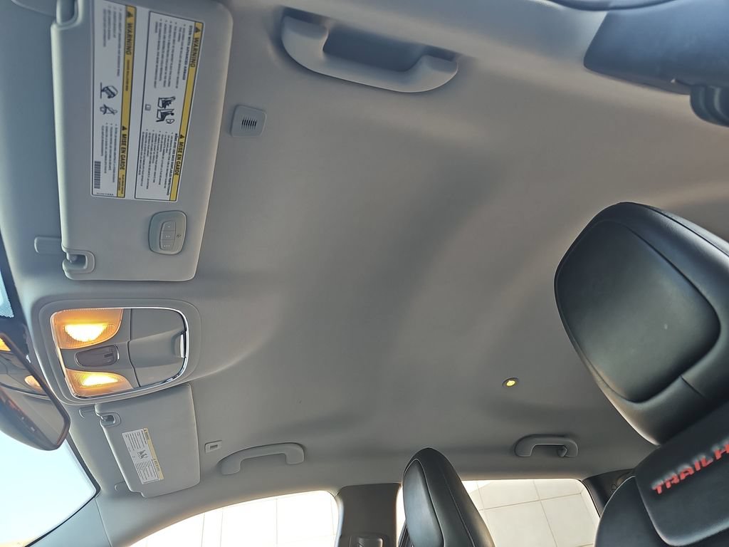 Used 2019 Jeep Cherokee Trailhawk w/ Comfort/Convenience Group AWD/4WD image 28