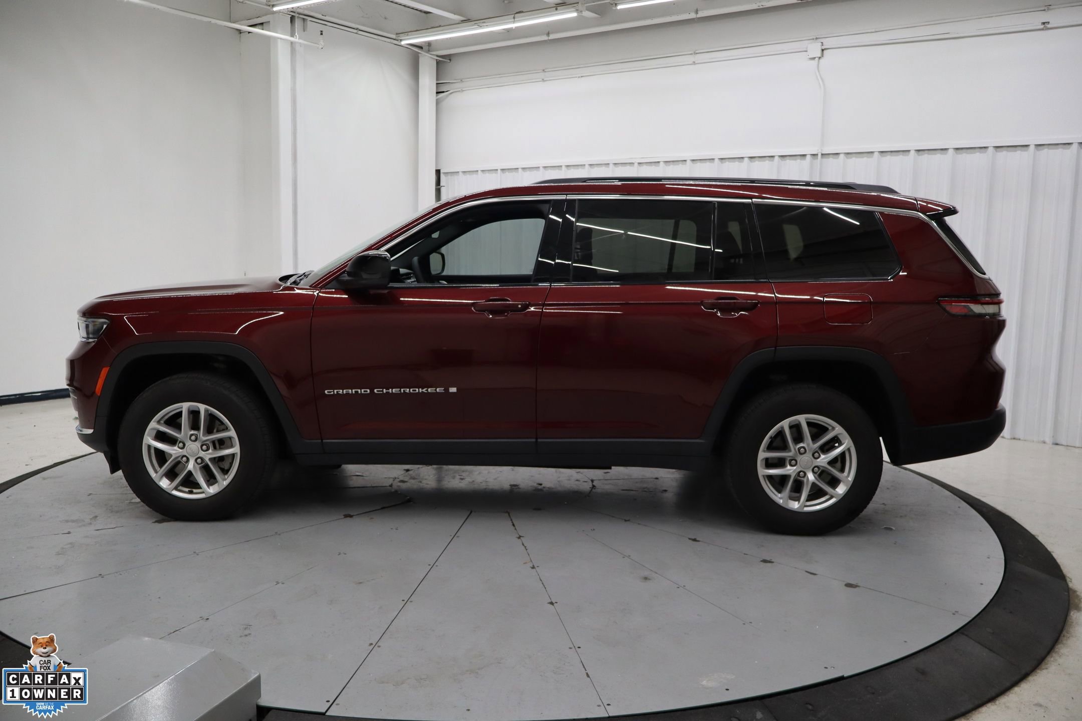 Used 2025 Jeep Grand Cherokee L Laredo image 9