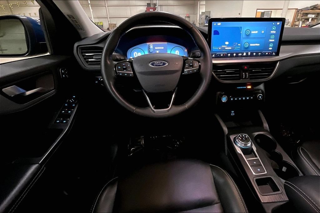 Certified 2023 Ford Escape Platinum AWD/4WD image 5