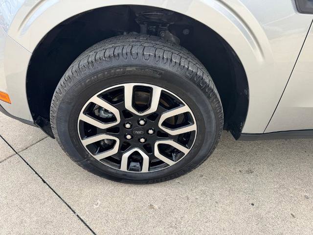 Certified 2022 Ford Maverick Lariat w/ Lariat Luxury Package image 8