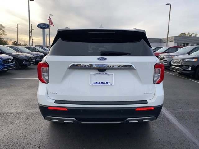 Certified 2022 Ford Explorer XLT w/ Equipment Group 202A image 4