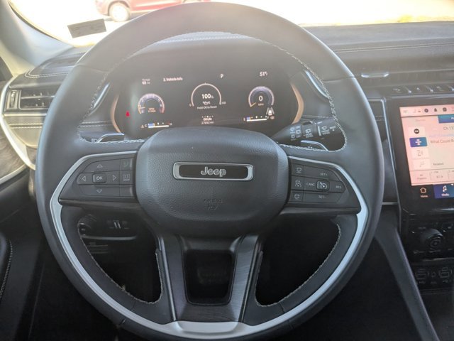 Used 2023 Jeep Grand Cherokee Limited w/ Luxury Tech Group II AWD/4WD image 19