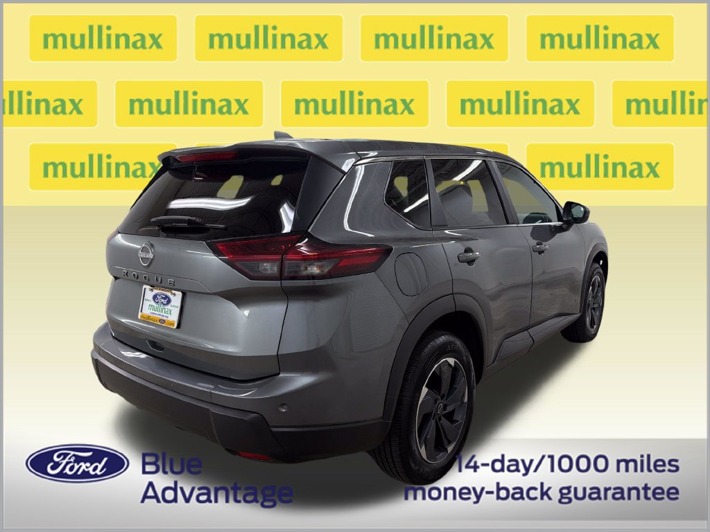 Used 2025 Nissan Rogue SV FWD image 3