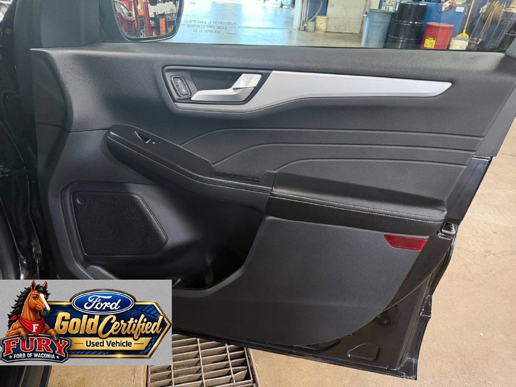 Certified 2025 Ford Escape Platinum AWD/4WD image 16