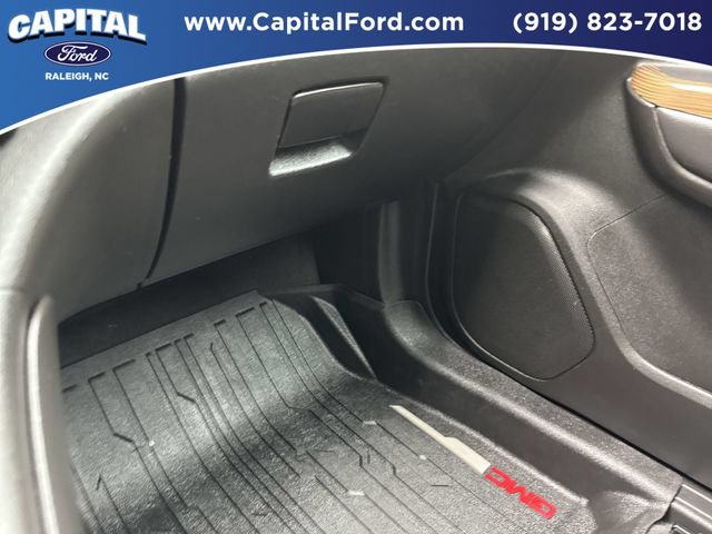 Used 2022 GMC Acadia SLE w/ Driver Convenience Package FWD image 28
