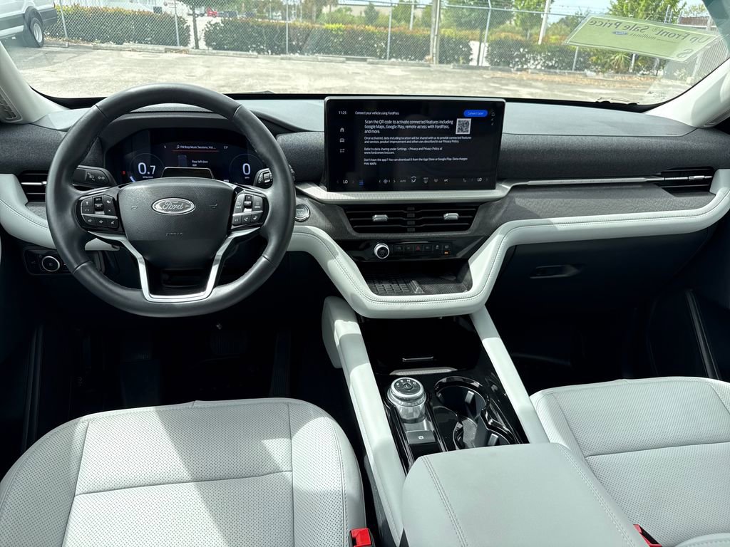 Certified 2025 Ford Explorer Platinum w/ Ultimate Package image 6