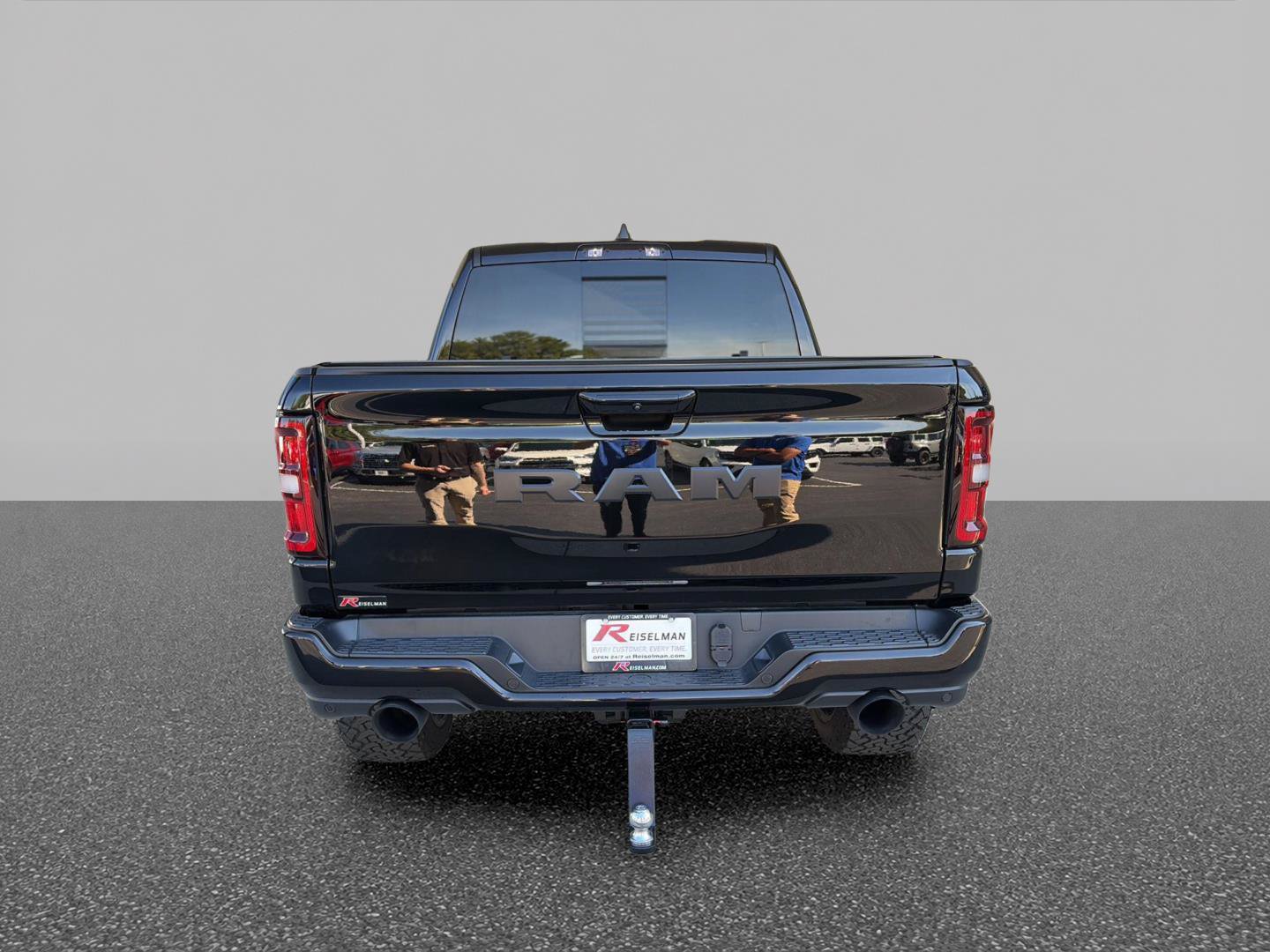 Used 2025 RAM 1500 Laramie w/ Night Edition AWD/4WD image 4