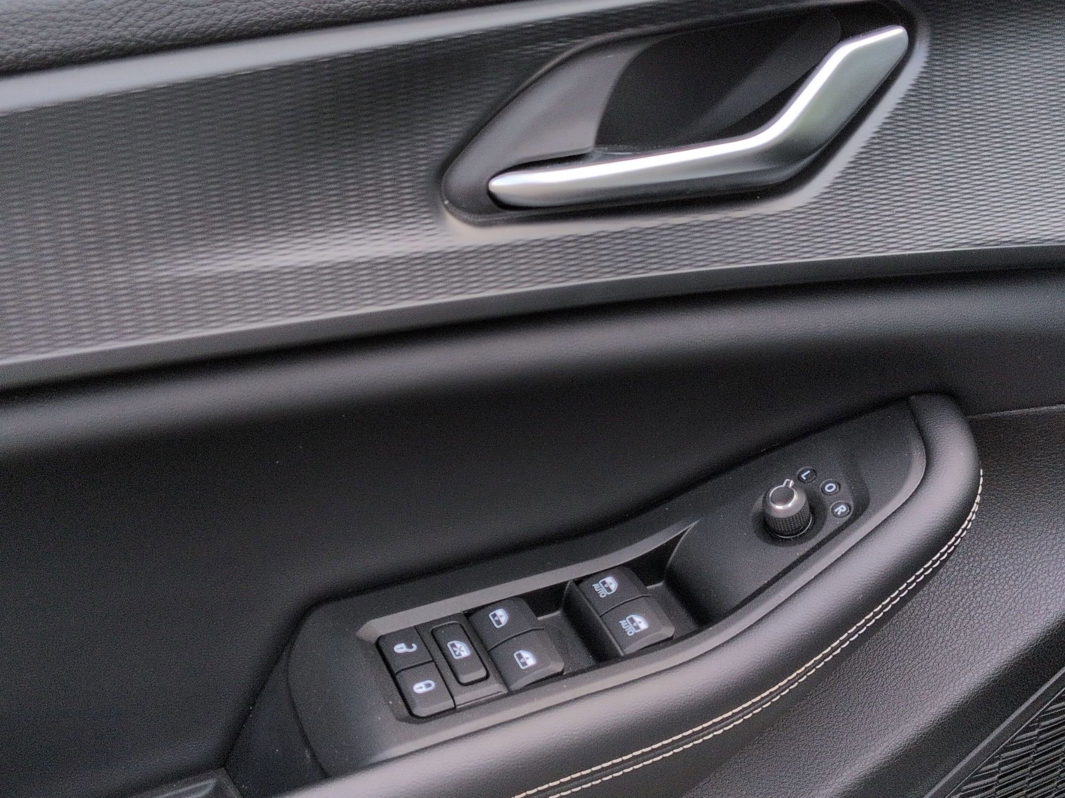 Used 2024 Jeep Grand Cherokee Altitude image 13