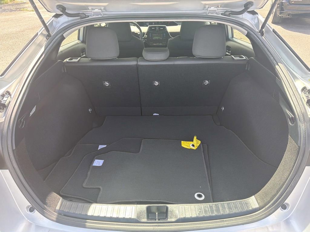Used 2019 Toyota Prius L Eco w/ Carpet Mat Package FWD image 22