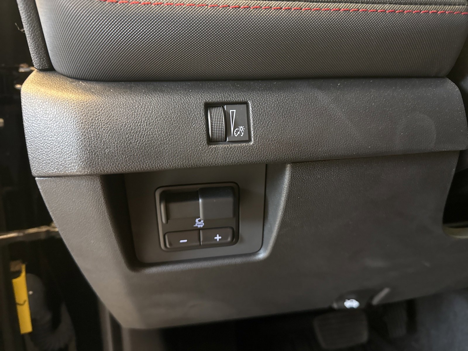 Used 2023 Chevrolet Colorado Z71 w/ Z71 Convenience Package 2 image 24