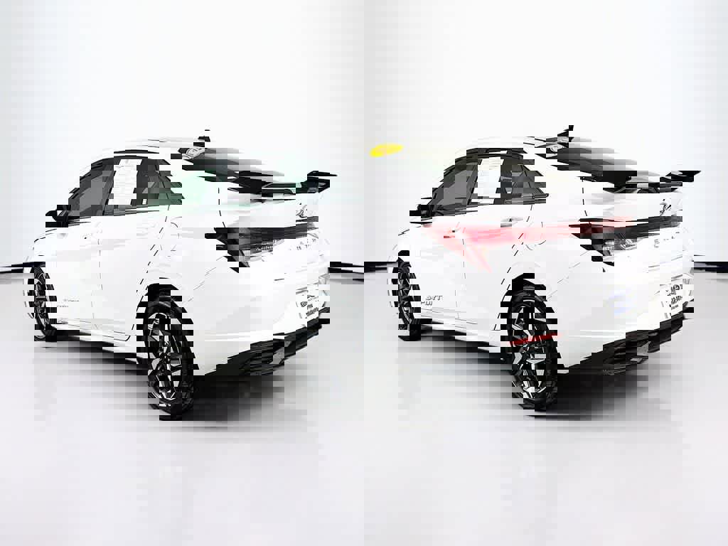 Used 2023 Hyundai Elantra SEL w/ Convenience Package image 4