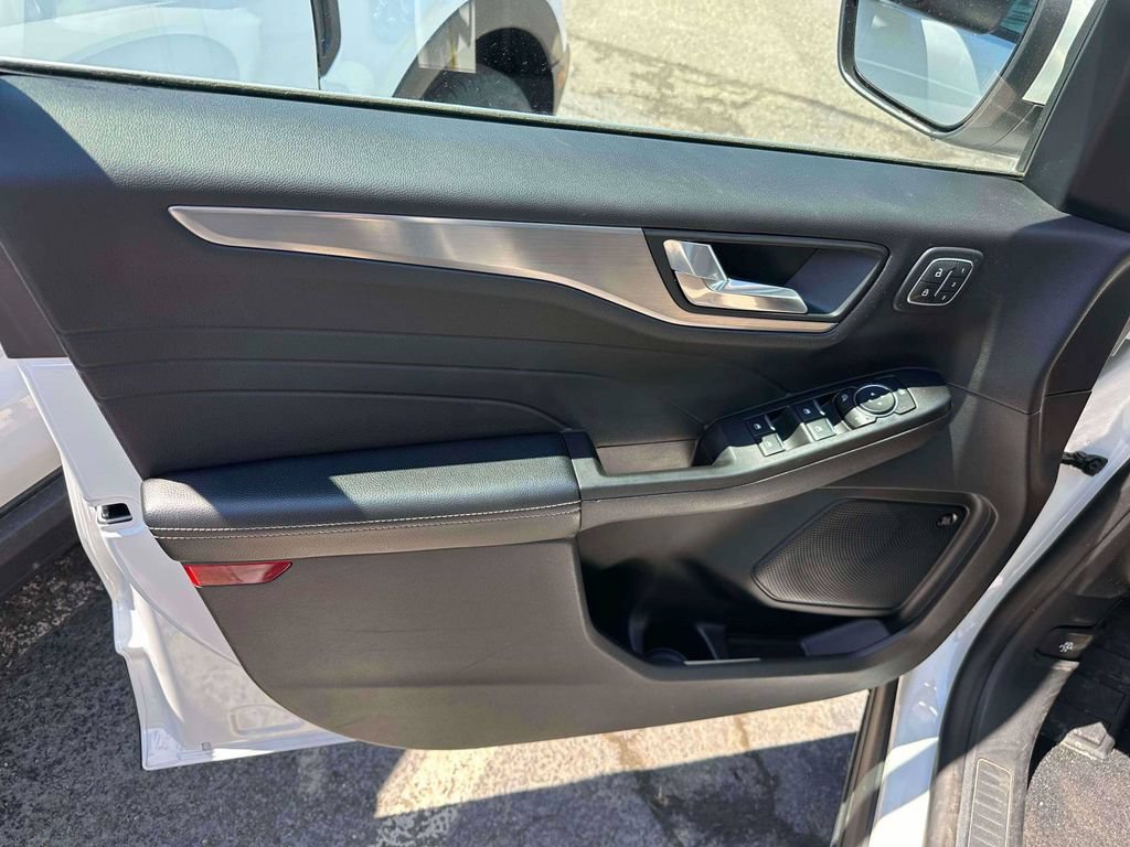 Certified 2021 Ford Escape Titanium AWD/4WD image 16
