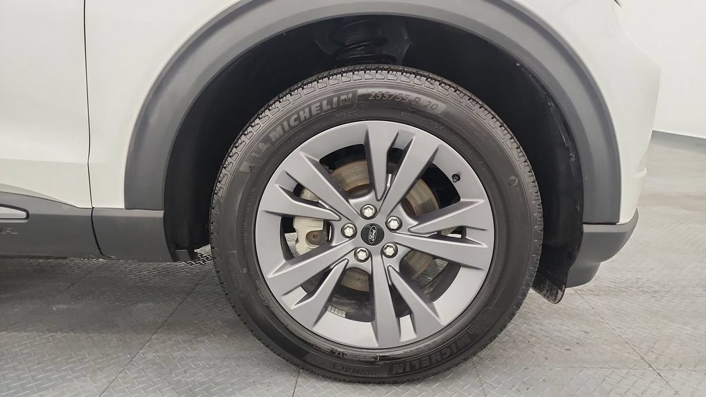 Certified 2024 Ford Explorer XLT w/ Equipment Group 202A AWD/4WD image 26