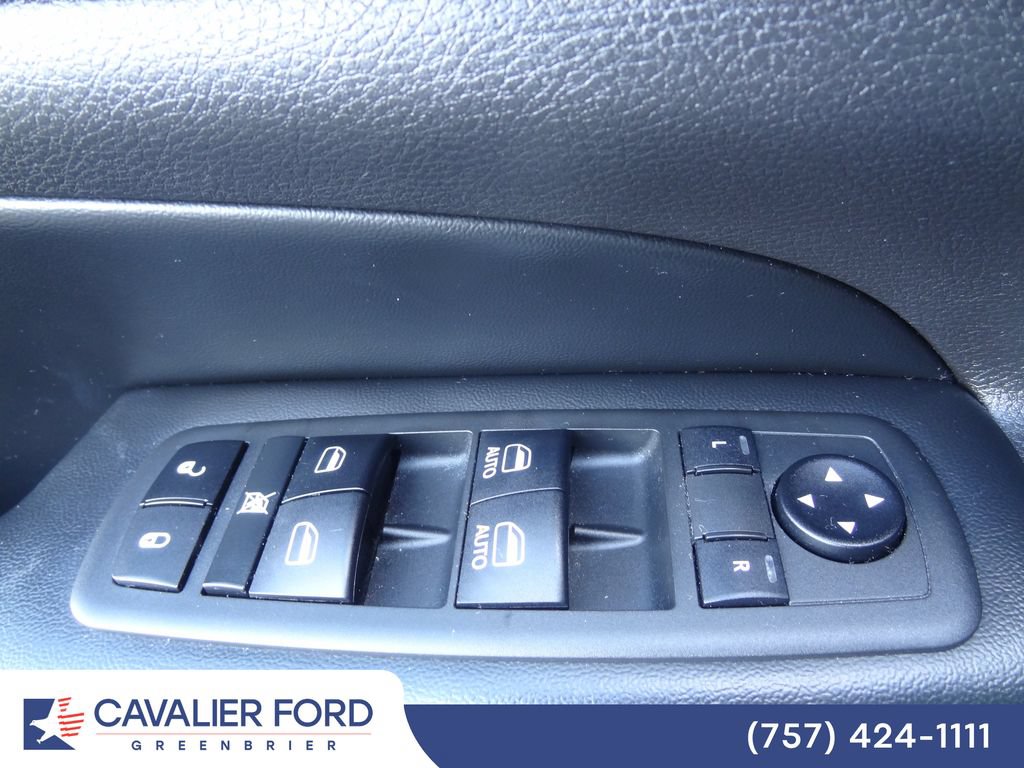 Used 2019 Jeep Grand Cherokee Laredo RWD image 13