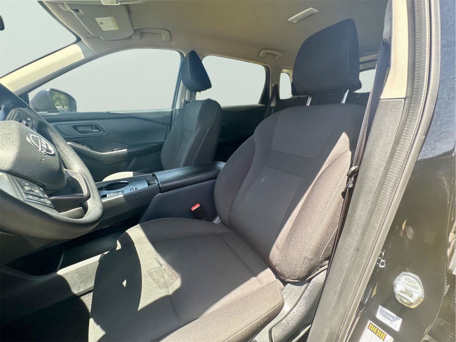 Used 2025 Nissan Rogue S FWD image 14