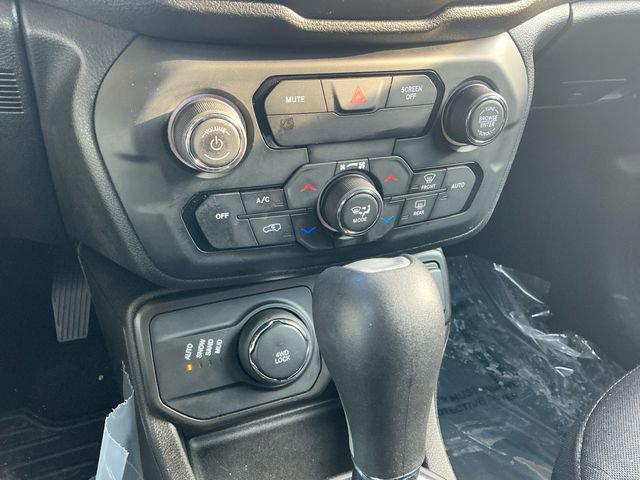 Used 2020 Jeep Renegade Latitude image 22