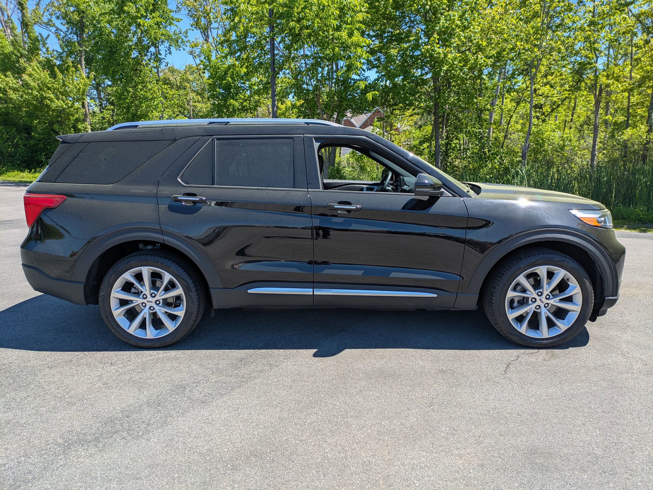 Certified 2023 Ford Explorer Platinum w/ Technology Package AWD/4WD image 2