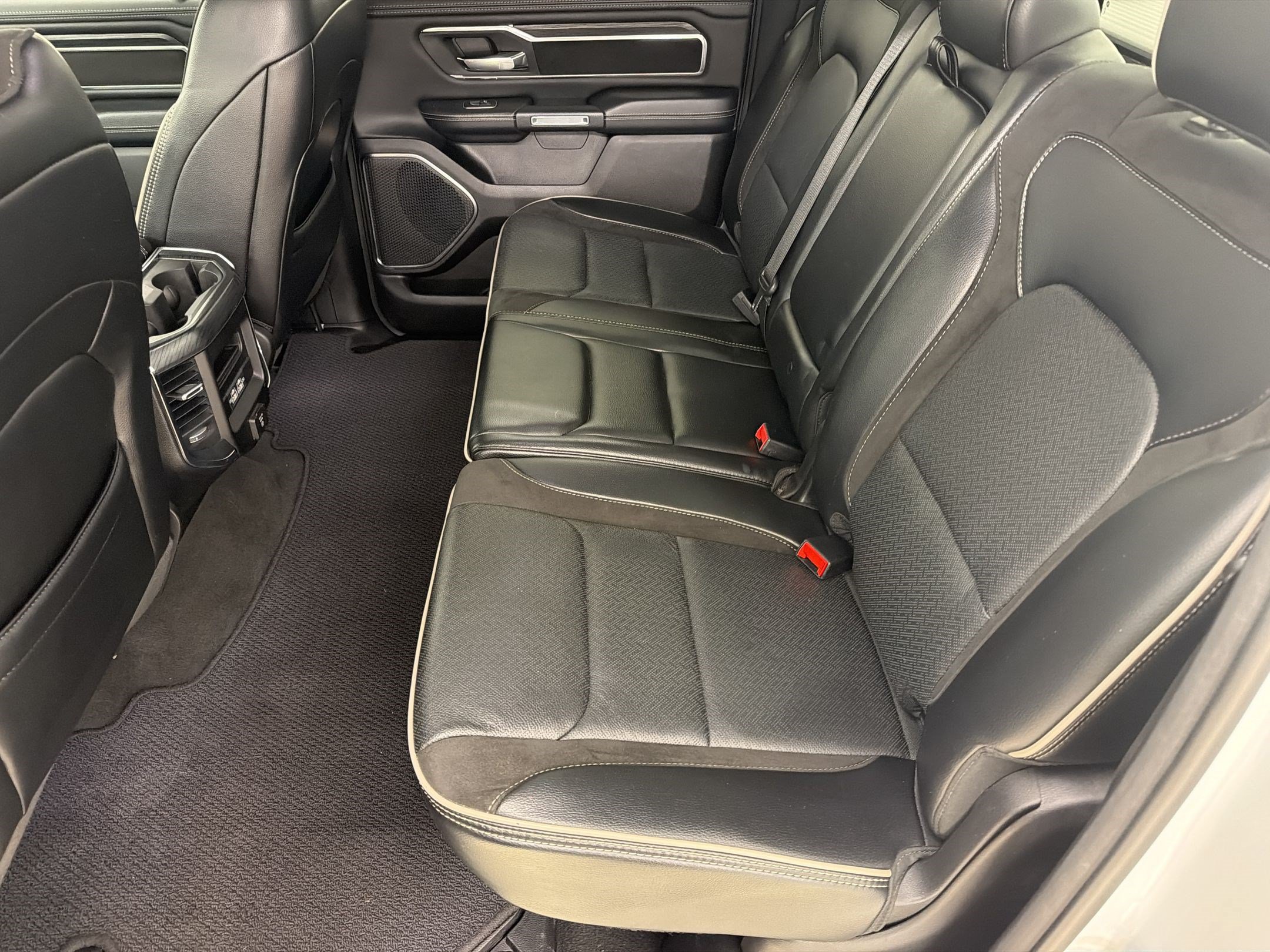 Used 2024 RAM 1500 Laramie RWD image 24
