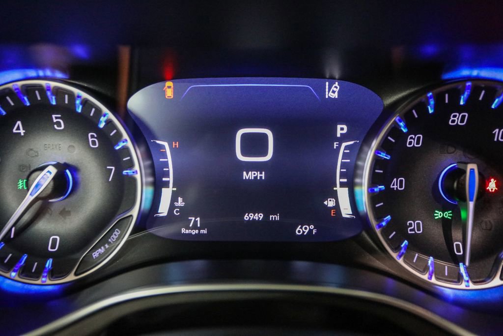 Used 2024 Chrysler Pacifica Pinnacle w/ Trailer Tow Group image 18