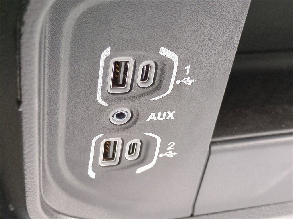 Used 2024 RAM 2500 Big Horn w/ Sport Appearance Package image 22