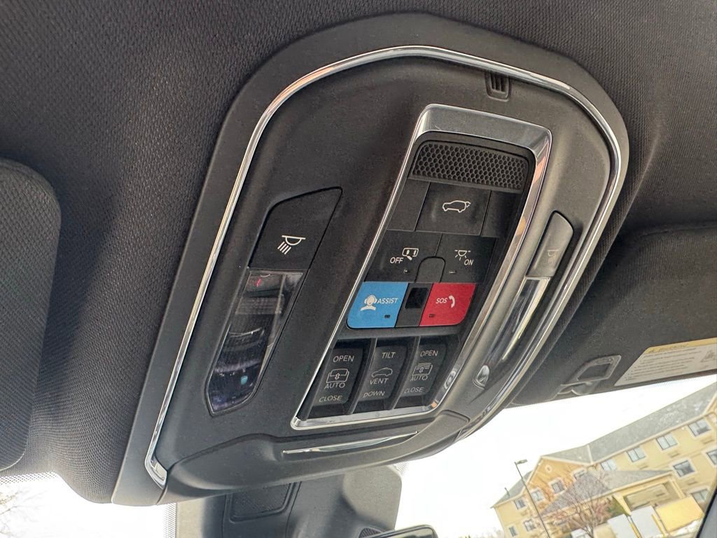 Used 2024 Jeep Grand Cherokee L Limited w/ Luxury Tech Group II image 25