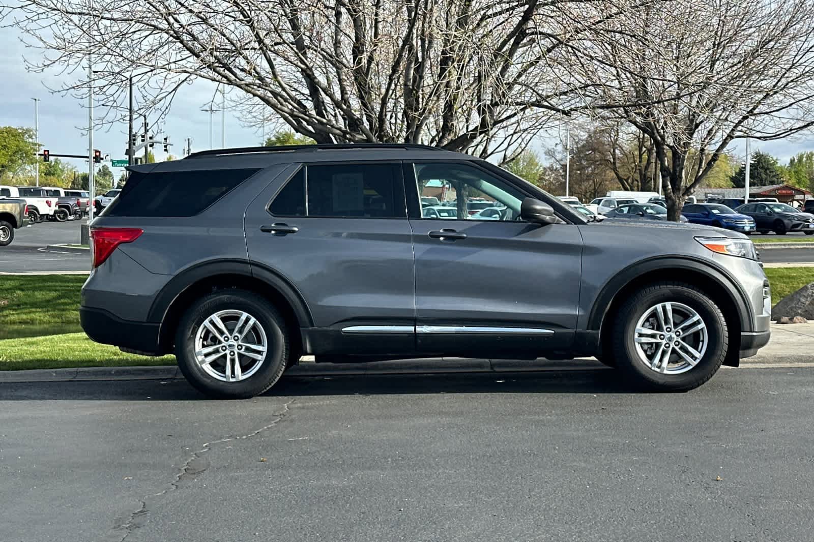 Certified 2023 Ford Explorer XLT w/ Equipment Group 202A AWD/4WD image 6