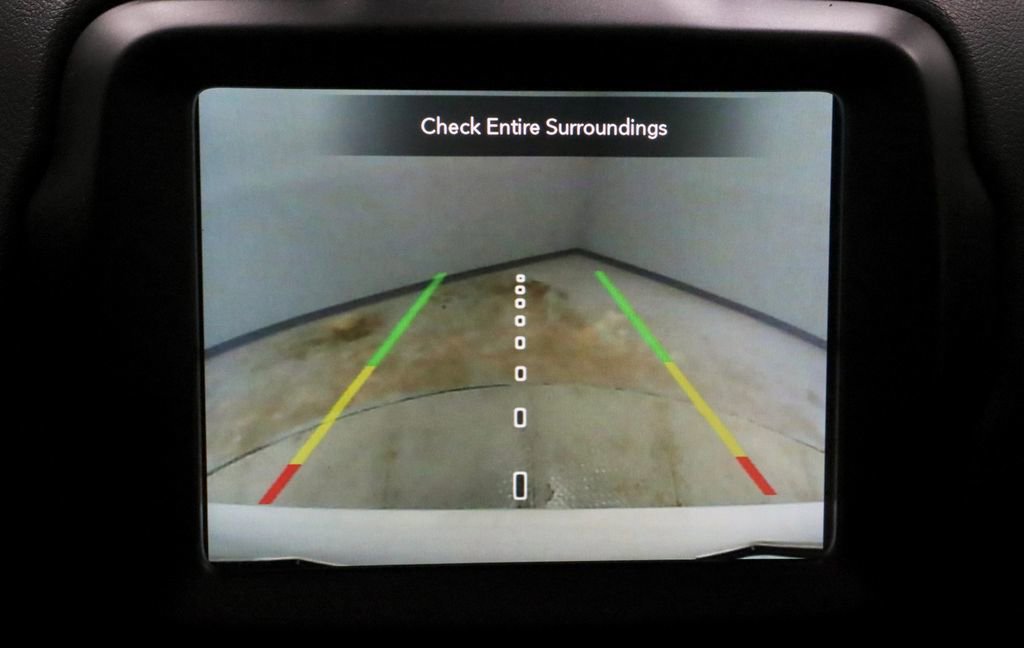 Used 2023 Jeep Renegade Latitude w/ Sun & Fun Group image 9