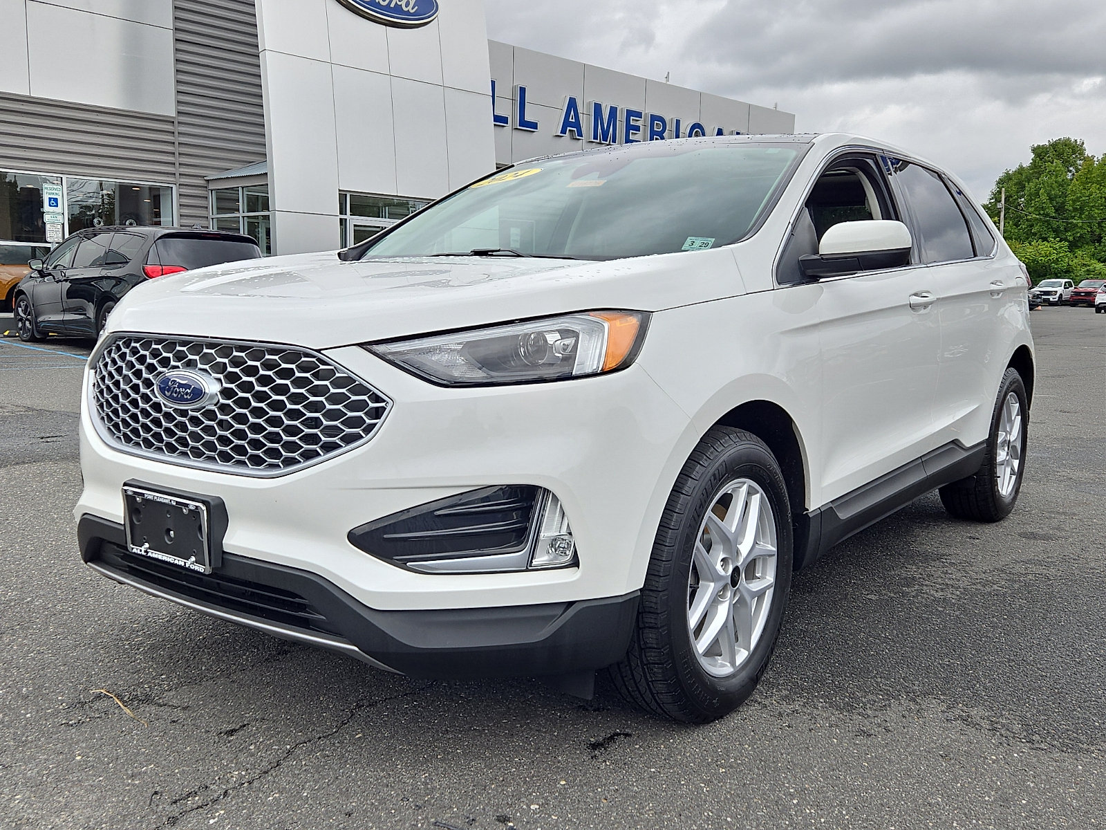Certified 2024 Ford Edge SEL w/ Convenience Package AWD/4WD image 4