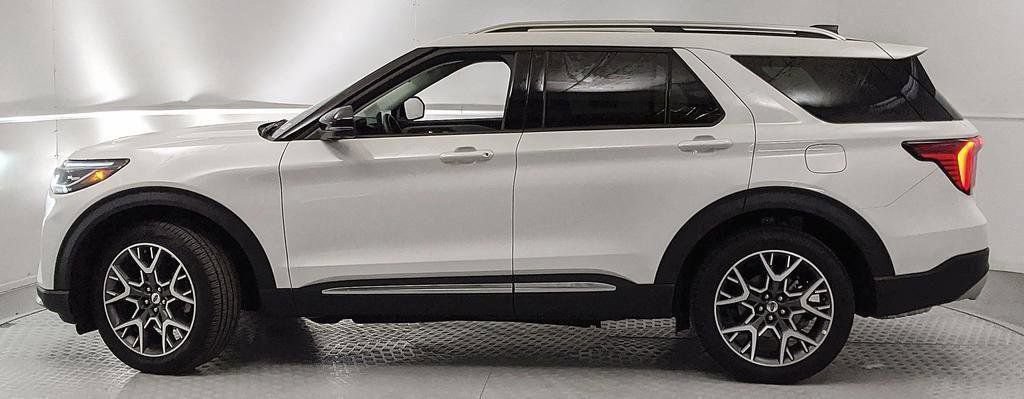 Certified 2025 Ford Explorer Platinum w/ Ultimate Package AWD/4WD image 5