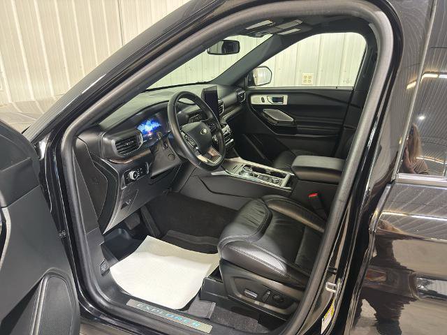 Certified 2023 Ford Explorer Platinum w/ Technology Package AWD/4WD image 2