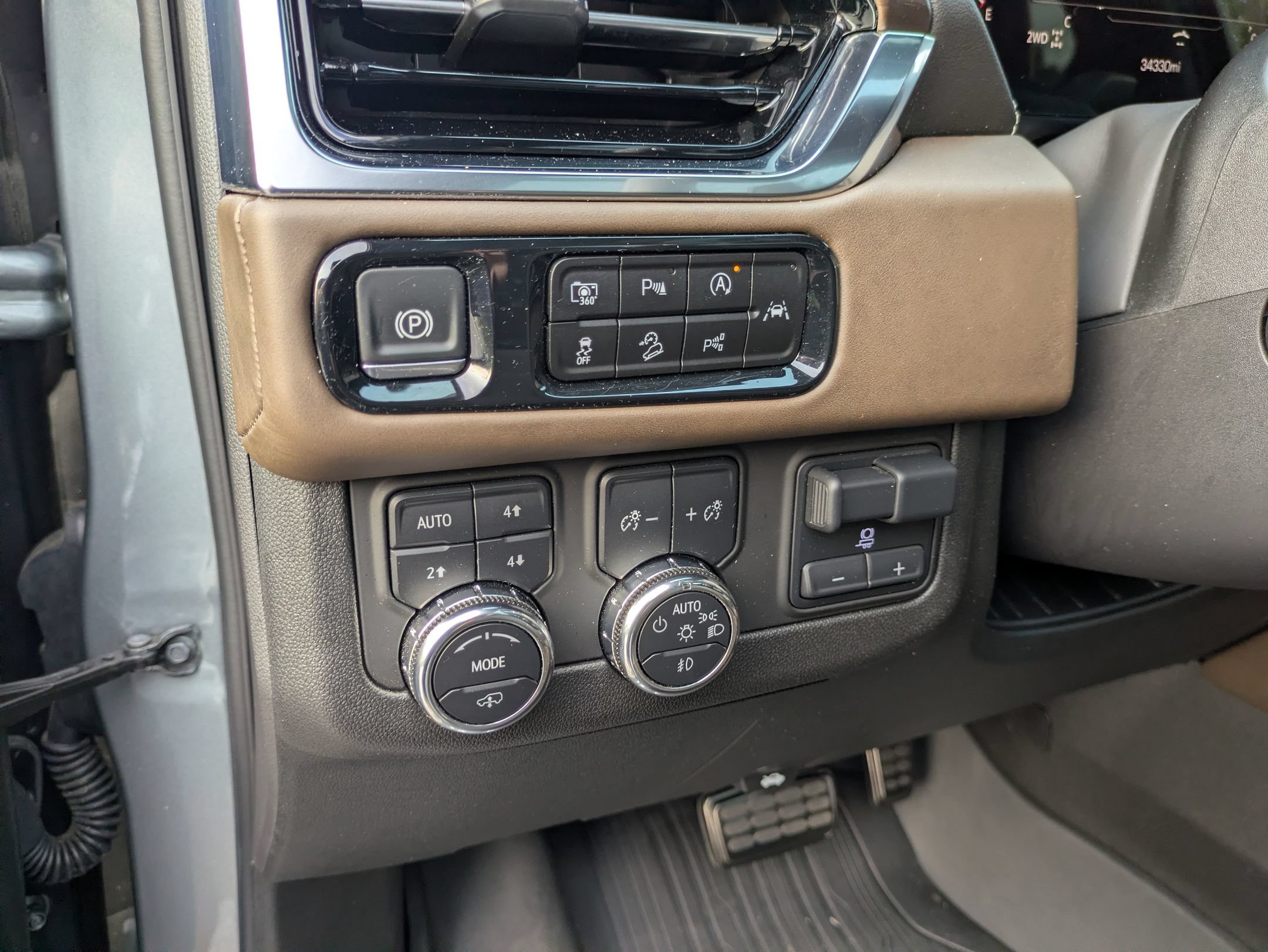 Used 2025 GMC Yukon Denali Ultimate AWD/4WD image 17