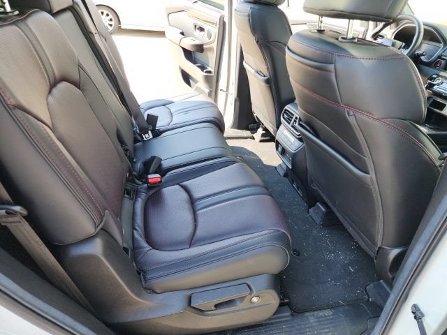 Used 2025 Honda Pilot Black Edition image 39