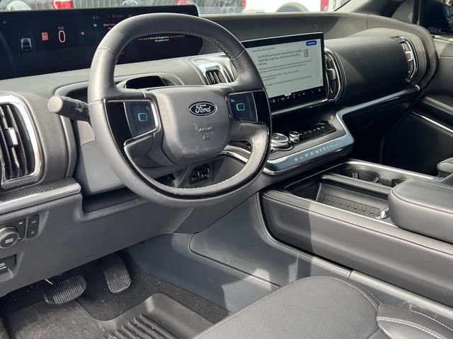 Certified 2025 Ford Expedition Max Platinum w/ Stealth Performance Package AWD/4WD image 9