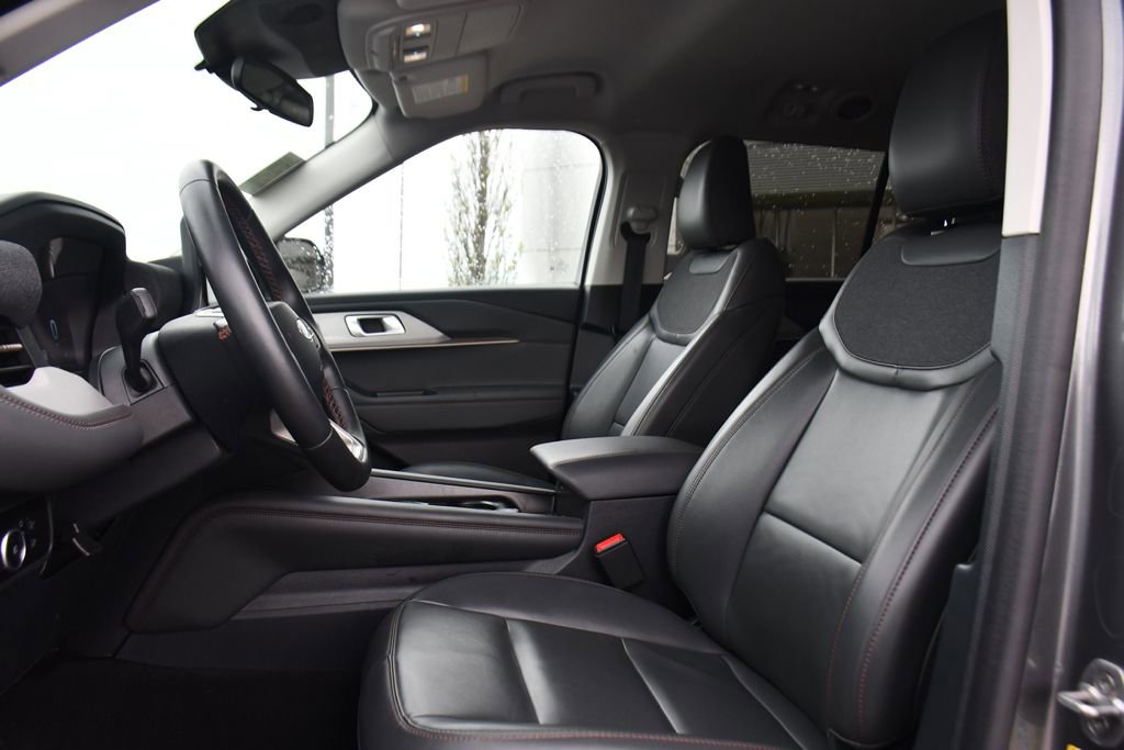 Certified 2025 Ford Explorer Active w/ Active Comfort Package AWD/4WD image 12
