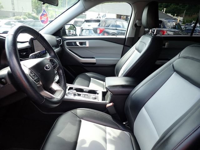Certified 2022 Ford Explorer XLT w/ Equipment Group 202A AWD/4WD image 11