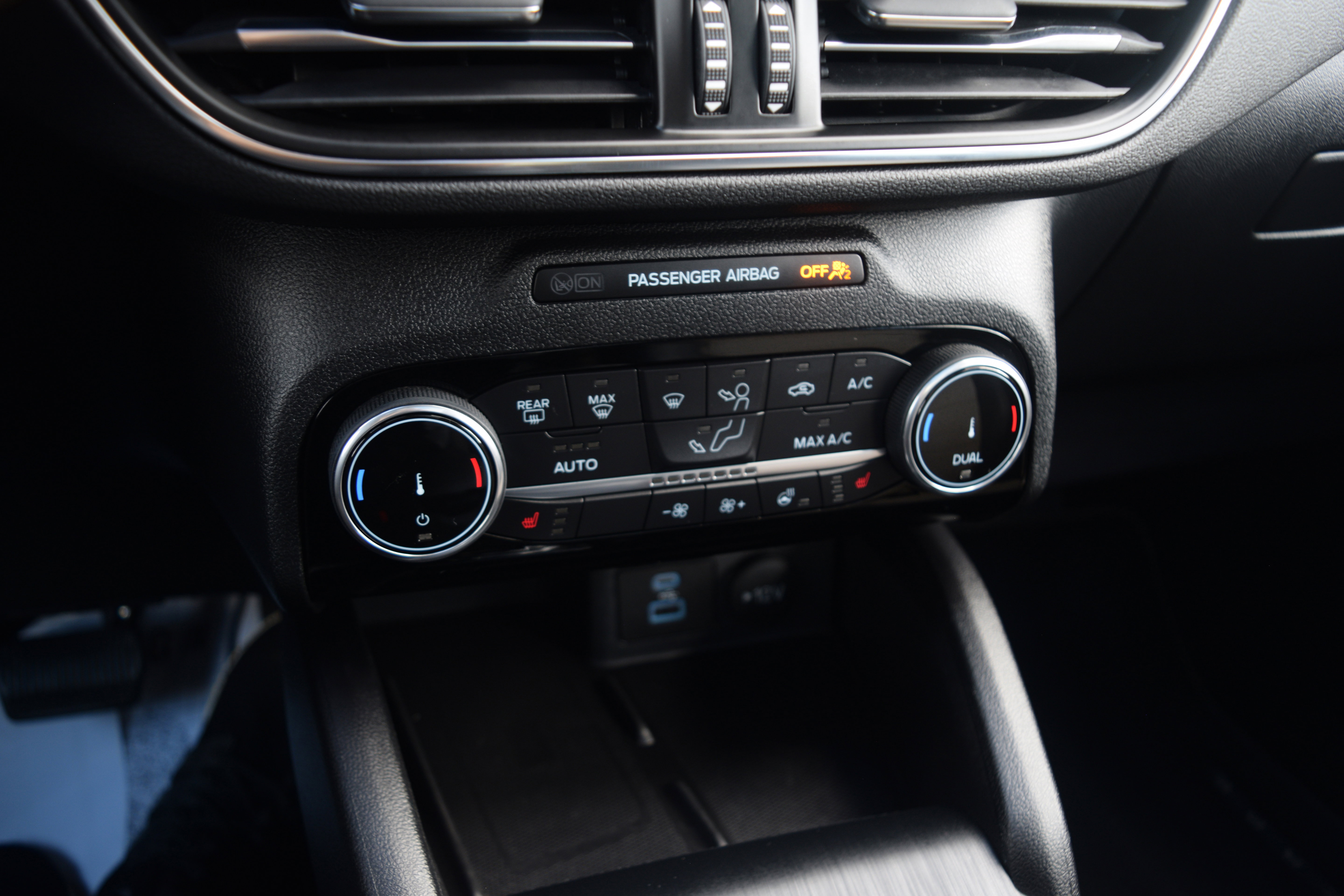 Certified 2022 Ford Escape Titanium w/ Titanium Premium Package image 11