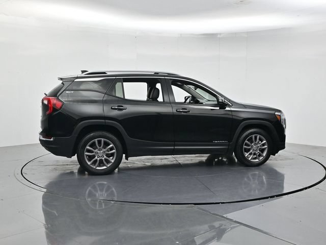Used 2024 GMC Terrain SLT AWD/4WD image 2