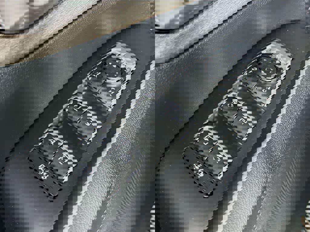 Used 2022 Kia Sorento S w/ Panoramic Sunroof Package image 30