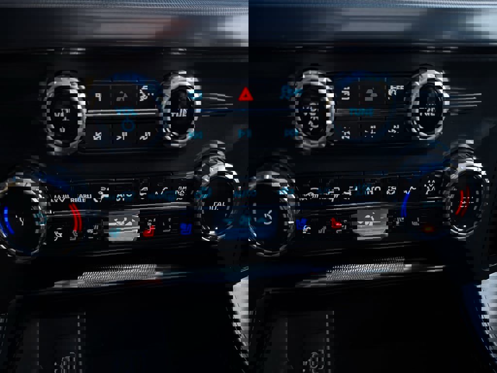 Certified 2025 Ford F150 Lariat image 28