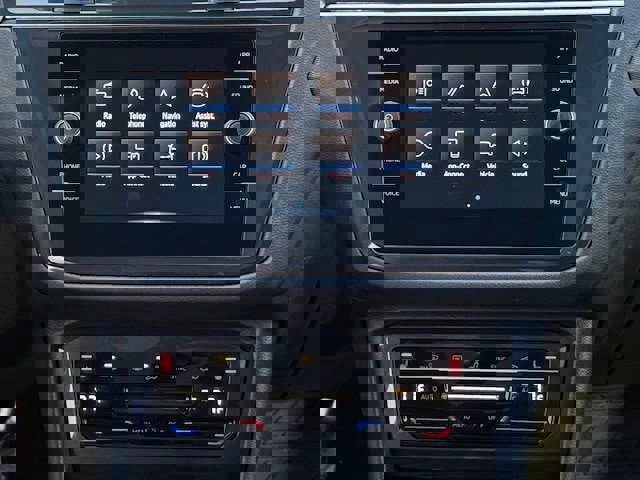 Used 2024 Volkswagen Tiguan SE w/ Panoramic Sunroof Package image 25